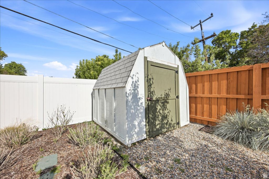Image 28 of property listing at 2808 S LAKE ST, Salt Lake City, UT 84106
