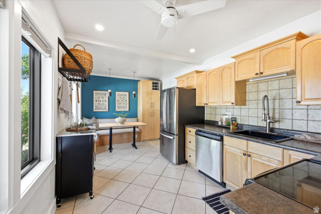 Image 9 of property listing at 2808 S LAKE ST, Salt Lake City, UT 84106