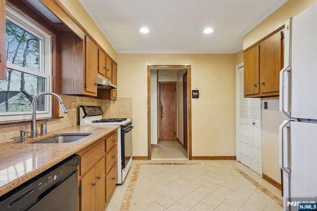 404 Burroughs Terrace, Union, NJ 07083