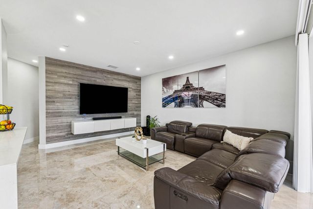 10956 N Danbury Way, Boca Raton, FL 33498