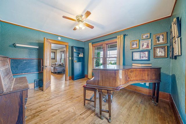 1009 NICOLET BOULEVARD, Neenah, WI 54956