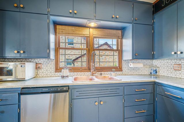 1009 NICOLET BOULEVARD, Neenah, WI 54956