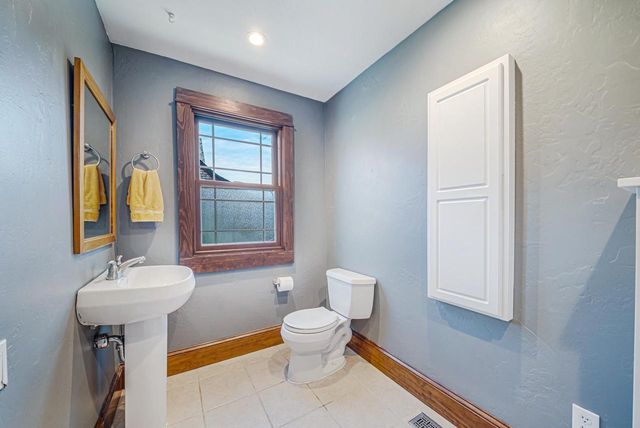 1009 NICOLET BOULEVARD, Neenah, WI 54956