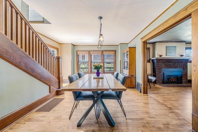 1009 NICOLET BOULEVARD, Neenah, WI 54956