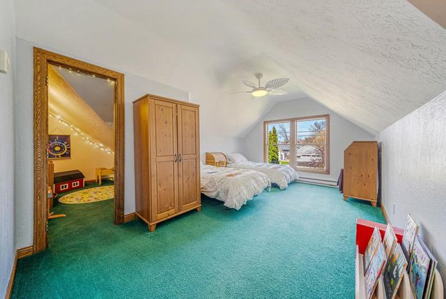 1009 NICOLET BOULEVARD, Neenah, WI 54956