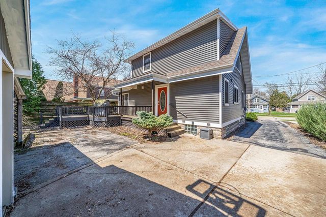 1009 NICOLET BOULEVARD, Neenah, WI 54956