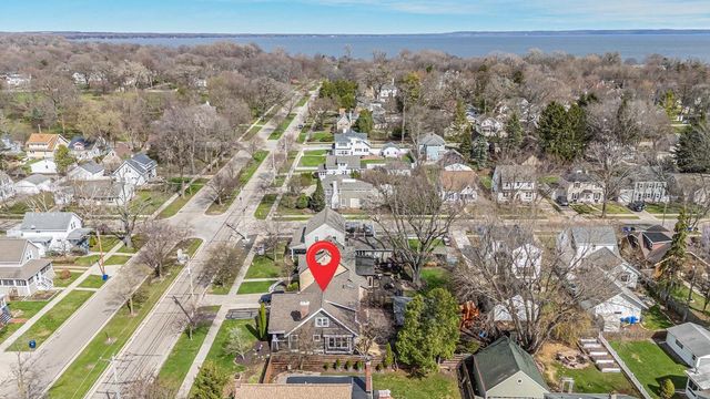 1009 NICOLET BOULEVARD, Neenah, WI 54956