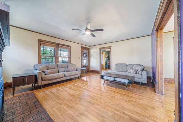 1009 NICOLET BOULEVARD, Neenah, WI 54956