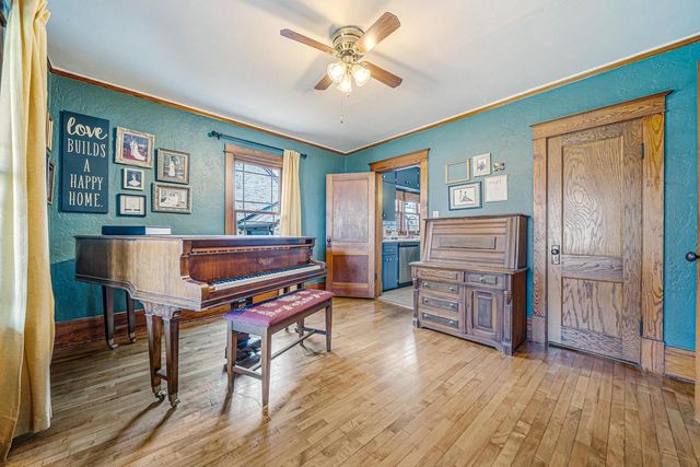 1009 NICOLET BOULEVARD, Neenah, WI 54956