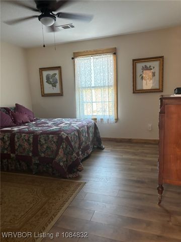 1402 Thompson Lane, Cedarville, AR 72932