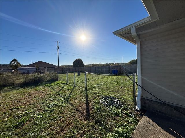 1402 Thompson Lane, Cedarville, AR 72932