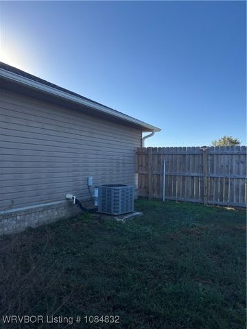 1402 Thompson Lane, Cedarville, AR 72932