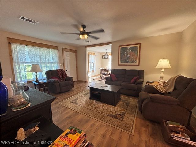 1402 Thompson Lane, Cedarville, AR 72932