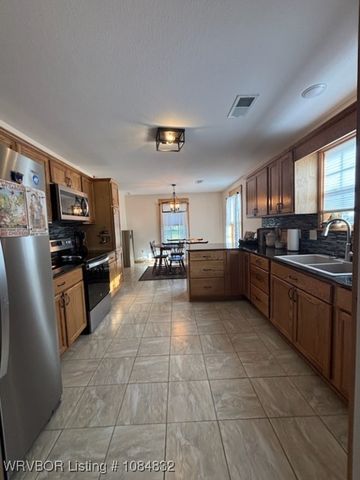 1402 Thompson Lane, Cedarville, AR 72932