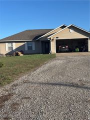 1402 Thompson Lane, Cedarville, AR 72932