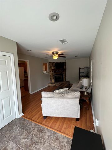 404 SE First Street, Bryant, AR 72022