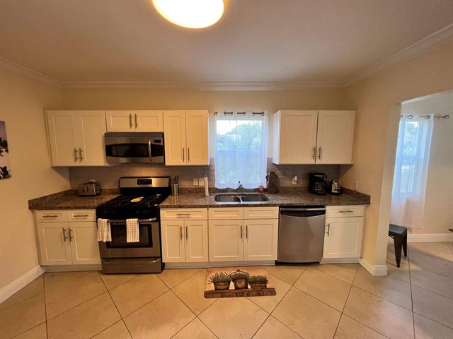 415 31st Street 1-6, West Palm Beach, FL 33407