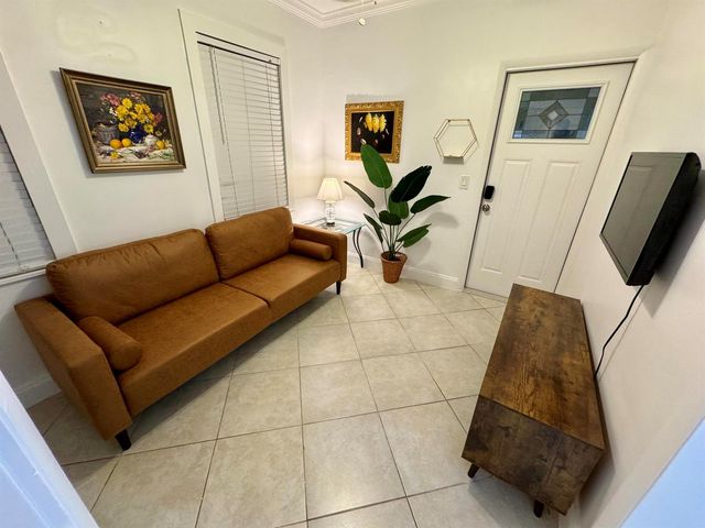 415 31st Street 1-6, West Palm Beach, FL 33407