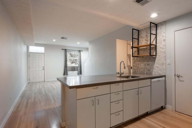 702 Broadway Boulevard SE 8, Albuquerque, NM 87111