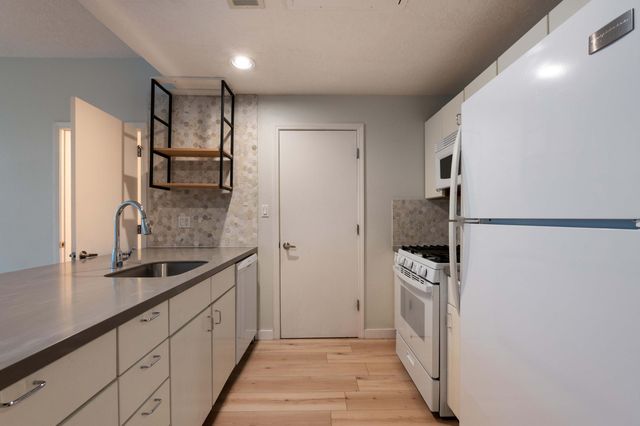 702 Broadway Boulevard SE 8, Albuquerque, NM 87111