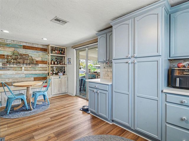 704 69TH AVENUE W, Bradenton, FL 34207