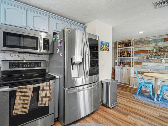 704 69TH AVENUE W, Bradenton, FL 34207