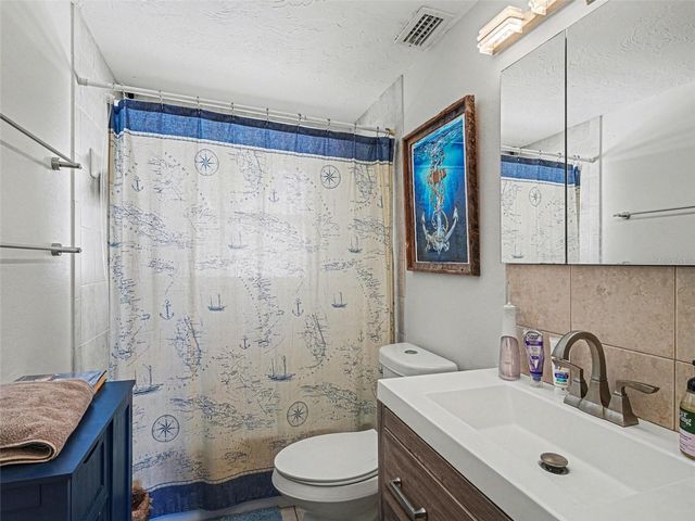 704 69TH AVENUE W, Bradenton, FL 34207