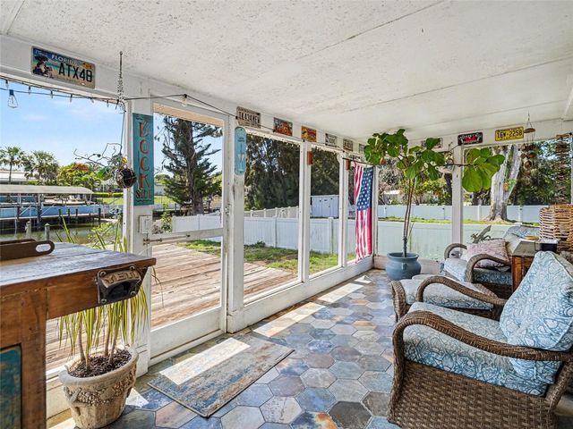 704 69TH AVENUE W, Bradenton, FL 34207