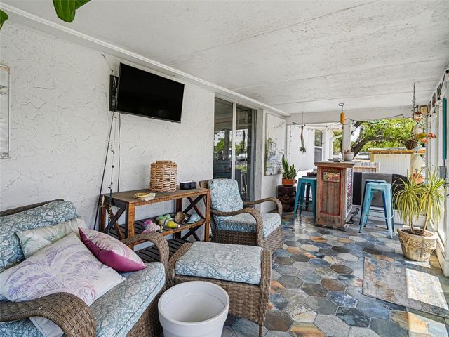 704 69TH AVENUE W, Bradenton, FL 34207