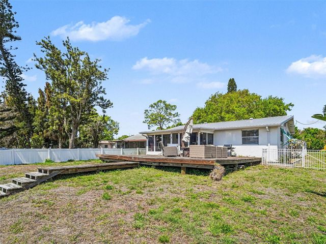704 69TH AVENUE W, Bradenton, FL 34207