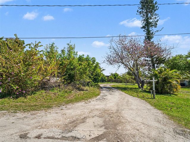 704 69TH AVENUE W, Bradenton, FL 34207