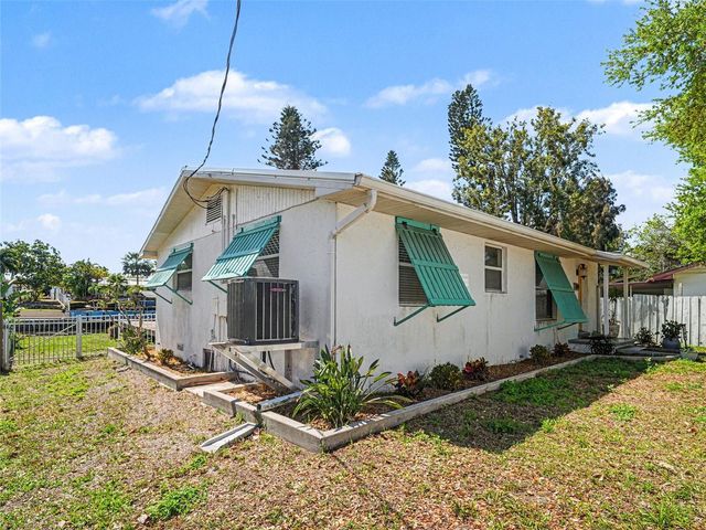 704 69TH AVENUE W, Bradenton, FL 34207