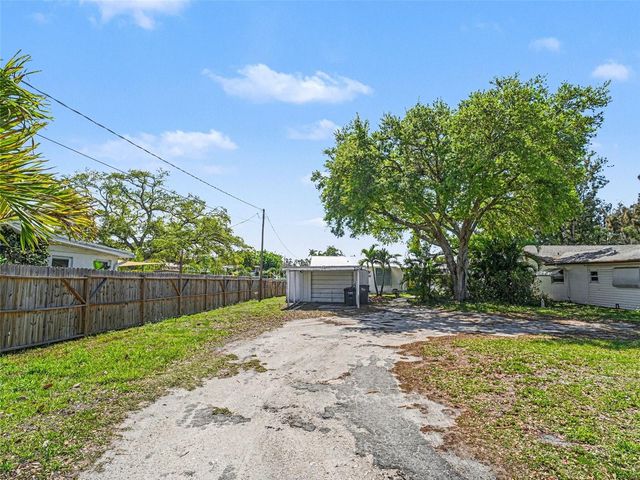 704 69TH AVENUE W, Bradenton, FL 34207