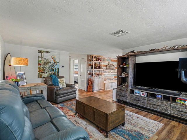 704 69TH AVENUE W, Bradenton, FL 34207