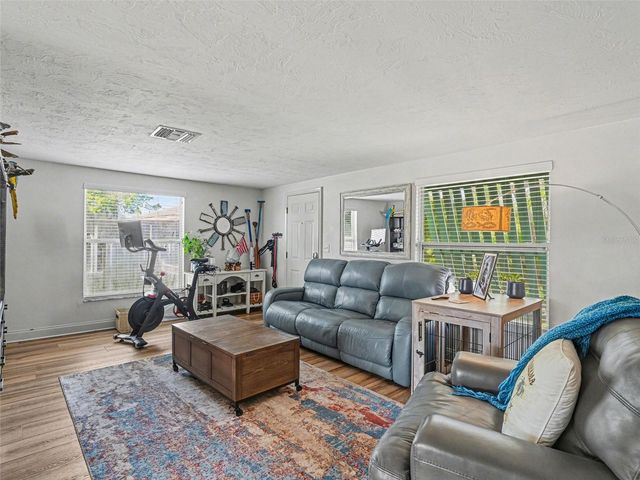 704 69TH AVENUE W, Bradenton, FL 34207