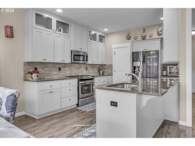 17478 Sw MAX Ct, Beaverton, OR 97078