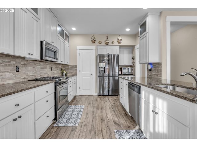 17478 Sw MAX Ct, Beaverton, OR 97078