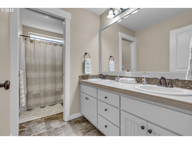 17478 Sw MAX Ct, Beaverton, OR 97078