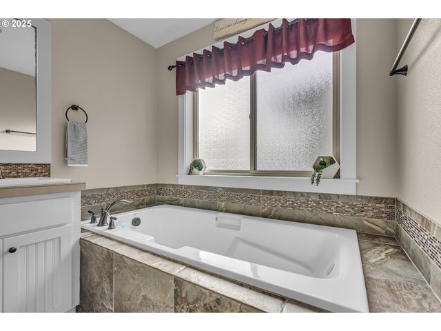 17478 Sw MAX Ct, Beaverton, OR 97078