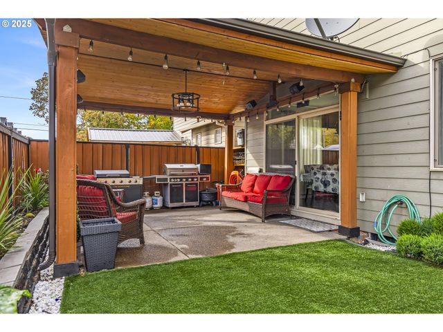 17478 Sw MAX Ct, Beaverton, OR 97078