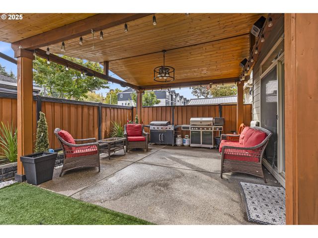 17478 Sw MAX Ct, Beaverton, OR 97078