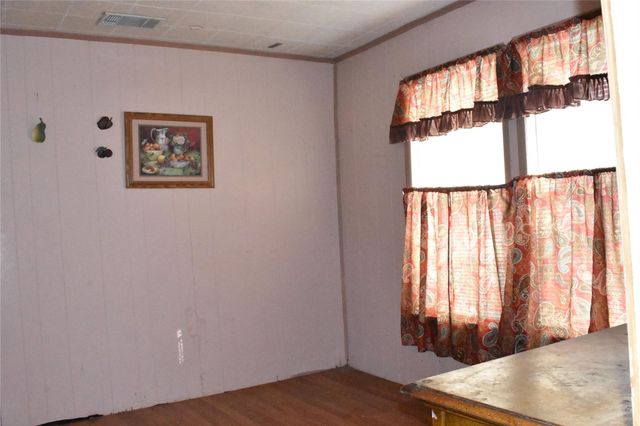 22 N Avenue D, Freeport, TX 77541