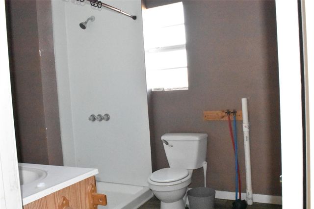 22 N Avenue D, Freeport, TX 77541