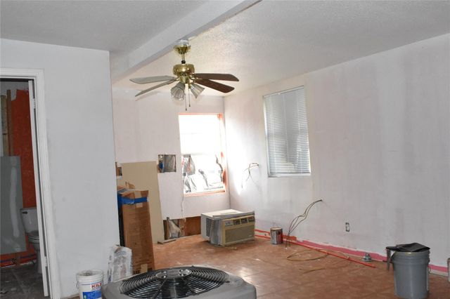 22 N Avenue D, Freeport, TX 77541