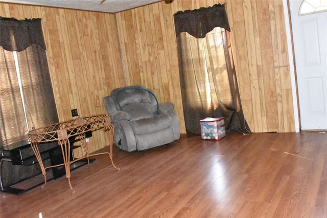 22 N Avenue D, Freeport, TX 77541