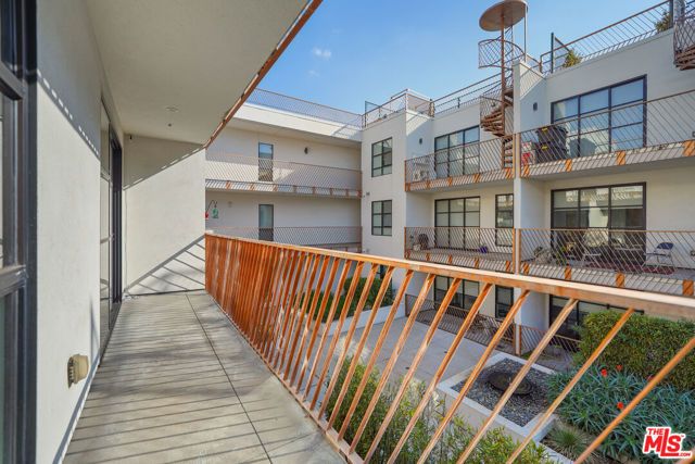 5800 Harold Way 204, Los Angeles, CA 90028
