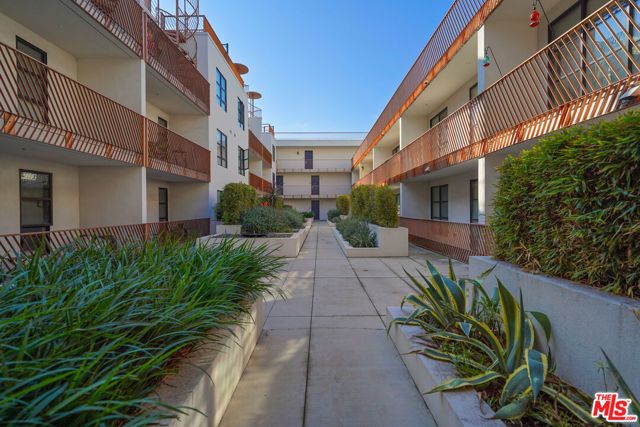 5800 Harold Way 204, Los Angeles, CA 90028