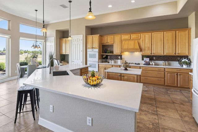 700 Canyon Oak Ln, Lincoln, CA 95648