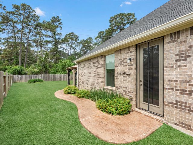 35472 Woodtrace Circle, Pinehurst, TX 77362