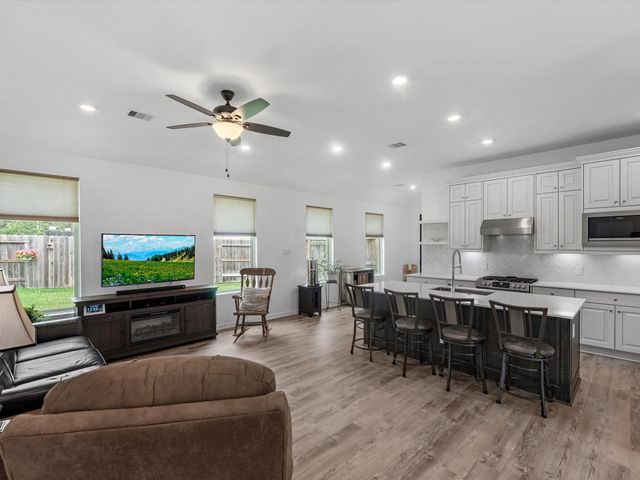 35472 Woodtrace Circle, Pinehurst, TX 77362